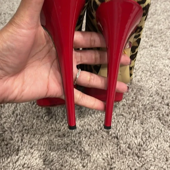 Charlotte Olympia Leopard Cheetah Red Stilletto Pumps Heels Size 39 - Picture 6 of 6